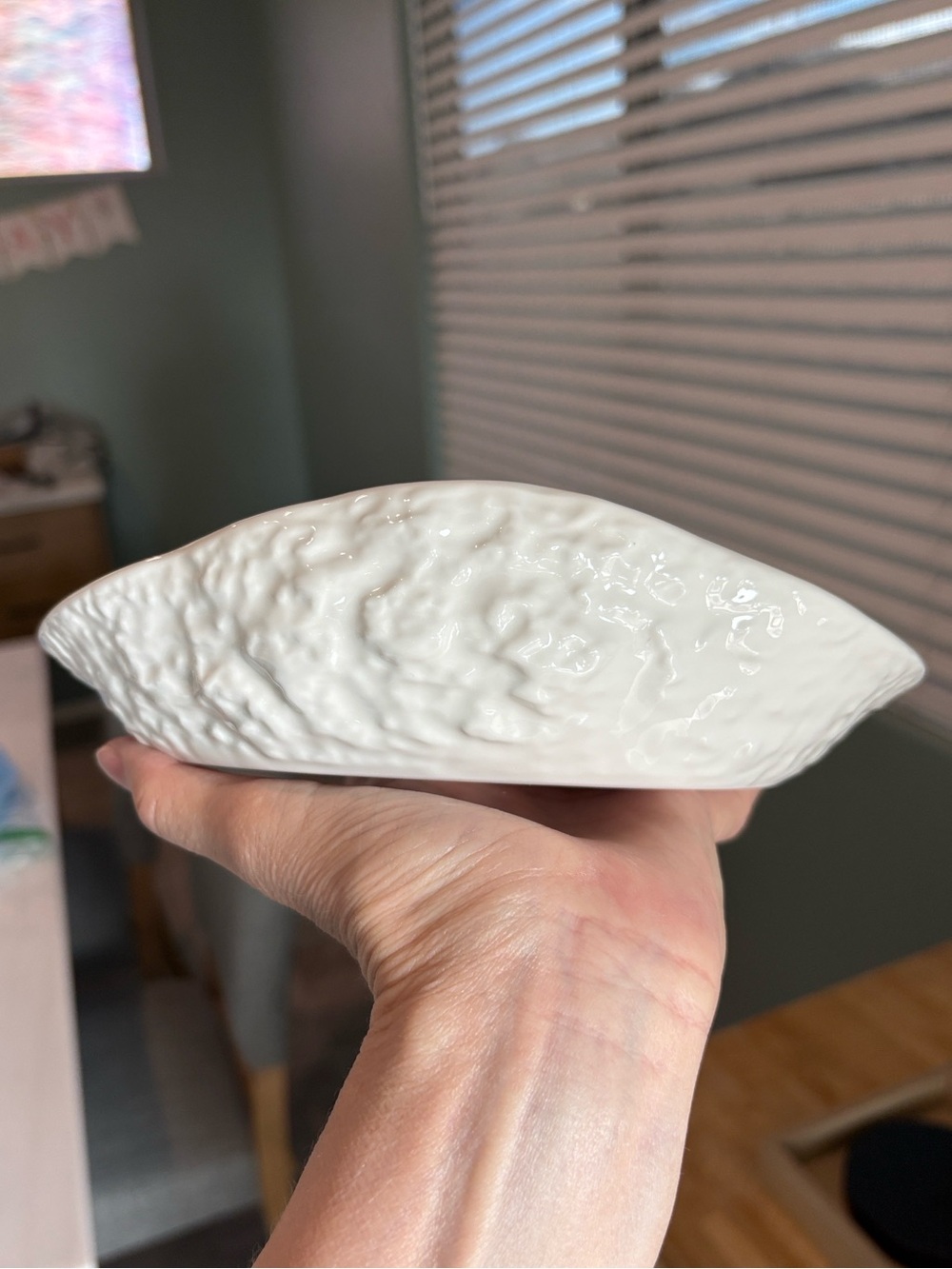 Rock Pattern Shell Bowl - Picture 6 of 11